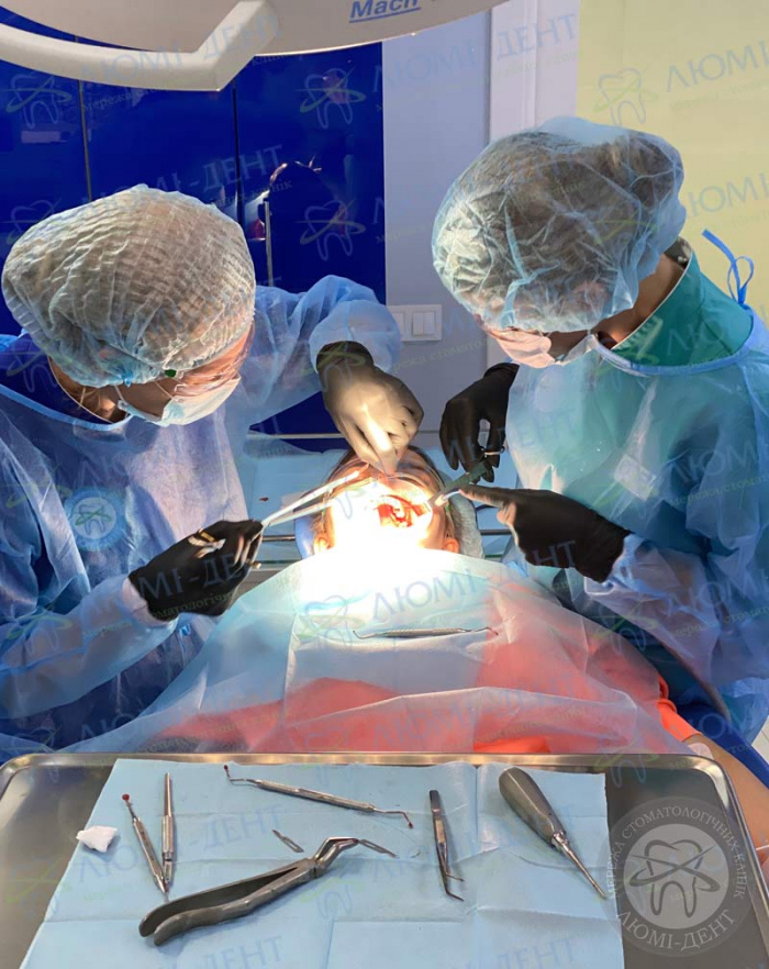 Что делает хирург стоматолог фото Люми-Дент
