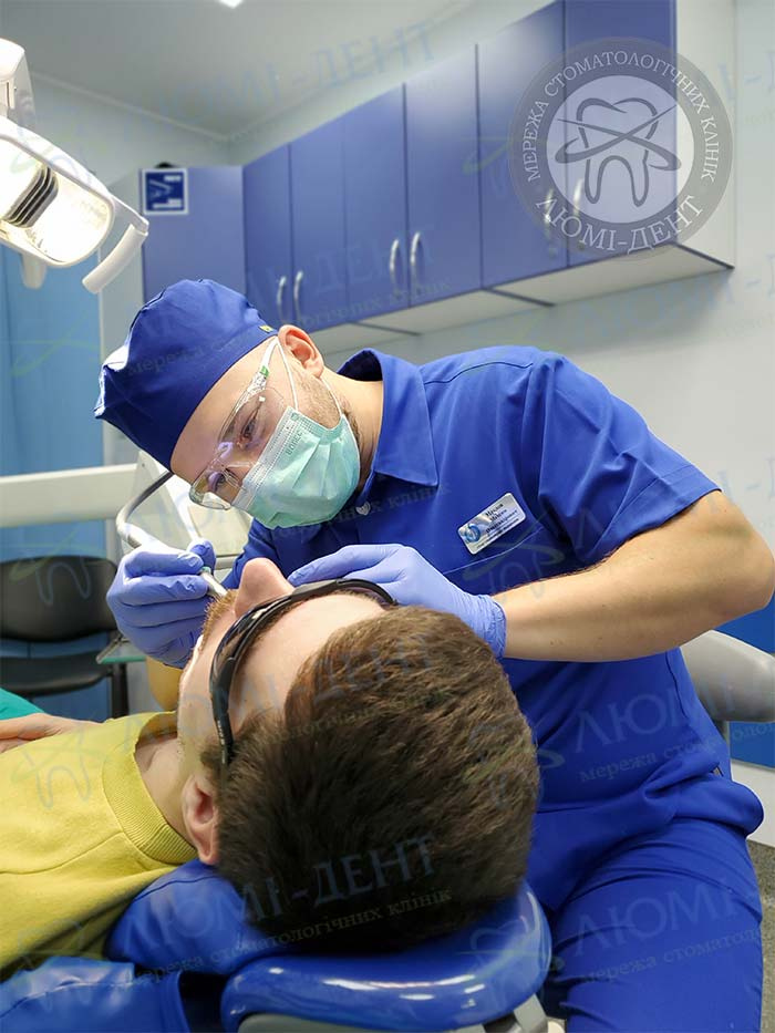 Що робить зубний лікар фото ЛюміДент