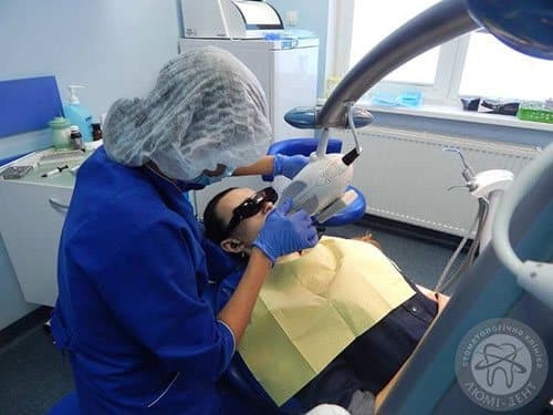 Лазерне відбілювання зубів фото Люмі-Дент