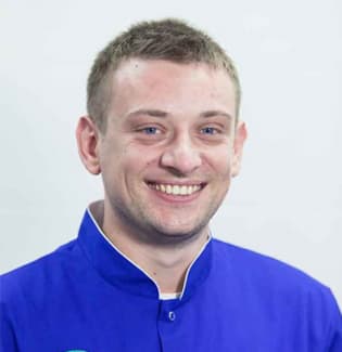 Стоматолог хирург имплантолог Мастеров Дмитрий Васильевич Dentist surgeon Kiev implantologist - doctor Dmytro Mastierov