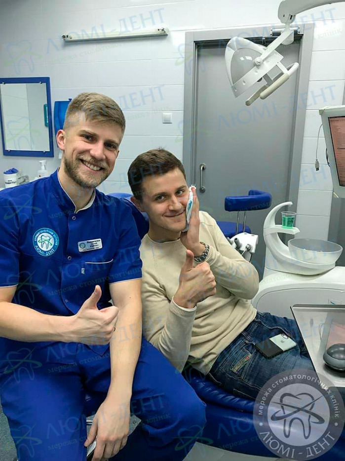 Стоматолог хирург это фото ЛюмиДент