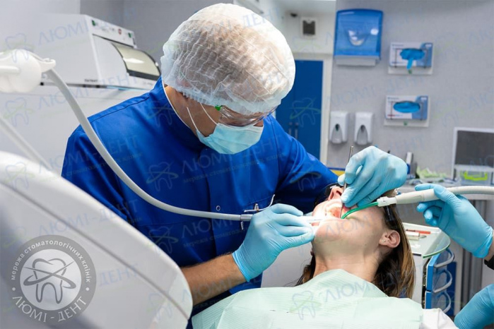 Стоматолог ортопед що лікує фото ЛюміДент