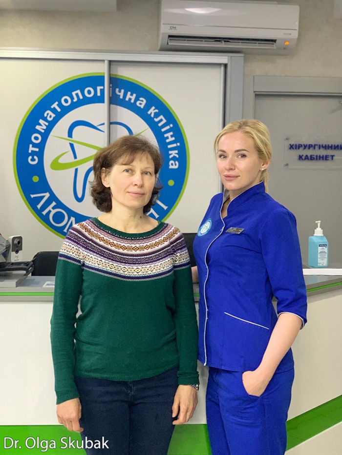 Врач с пациентом Выпала пломба зуб не болит фото ЛюмиДент