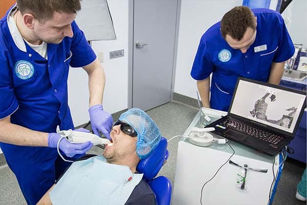 Консультация имплантолога по имплантации зубов Киев ЛюмиДент