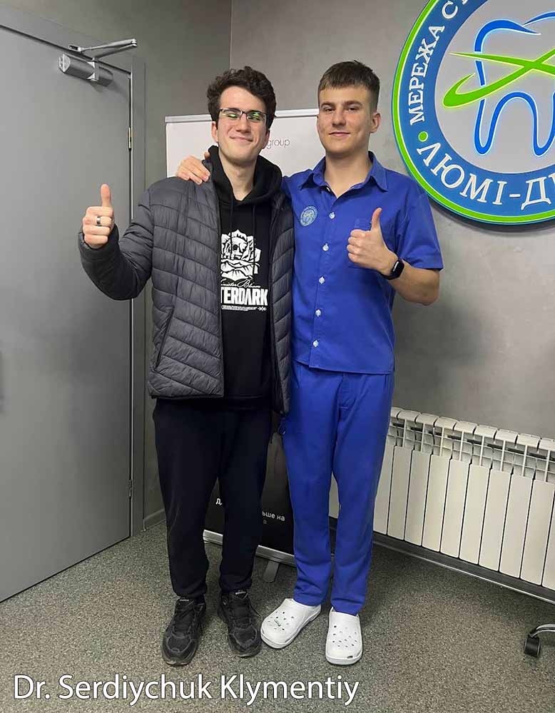 Фото с пациентом Лечение альвеолита Киев фото Люми-Дент