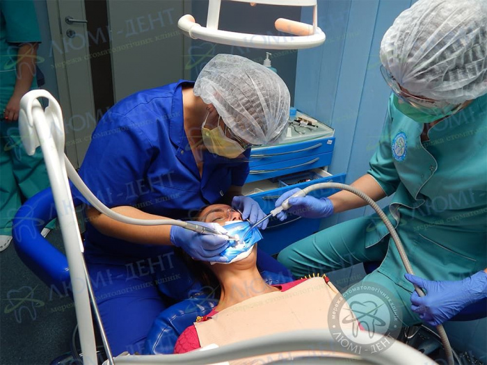 Лікування дірки в зубі фото ЛюміДент