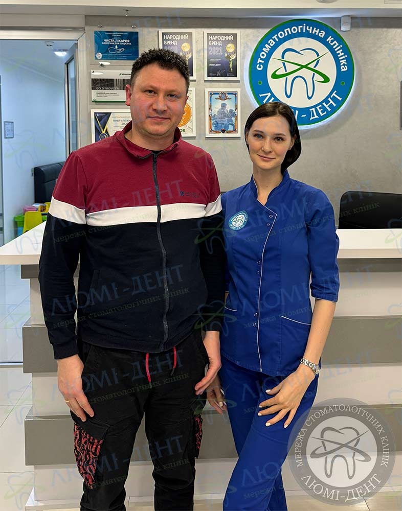 Лікар з пацієнтом Фтор на зубах фото Люмі-Дент