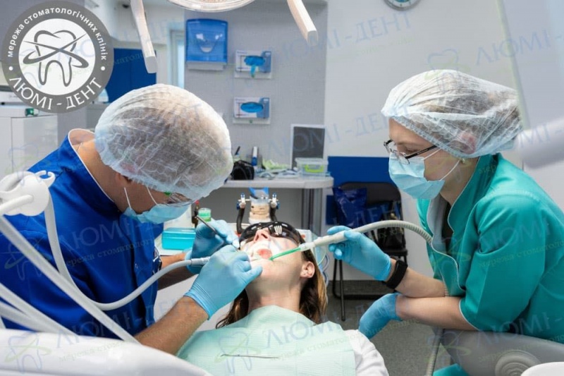 як зупинити кров після видалення зуба фото Люмі-Дент