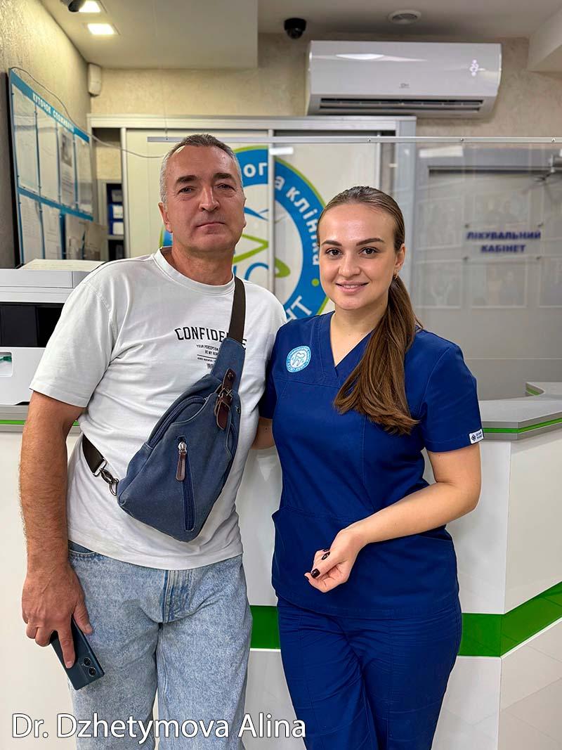 Врач с пациентом Обезболить зуб парацетамолом фото Люми-Дент