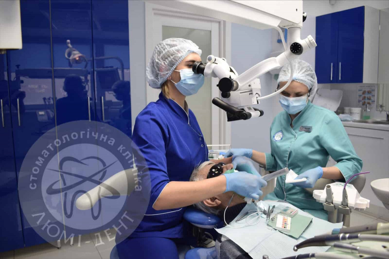 Хитаються зуби у дорослого лікування київ Люмі-Дент