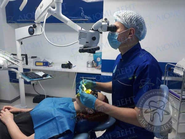 Хитаються зуби у дорослого лікування київ Люмі-Дент
