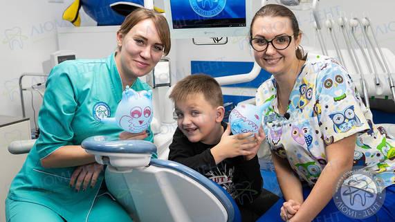 Наши маленькие пациенты Рост зубов у детей фото Киев Люми-Дент
