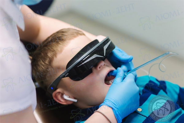 лечение зубов в видео очках
