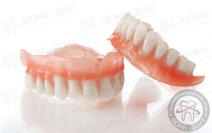 акриловый зубной протез фото ЛюмиДент