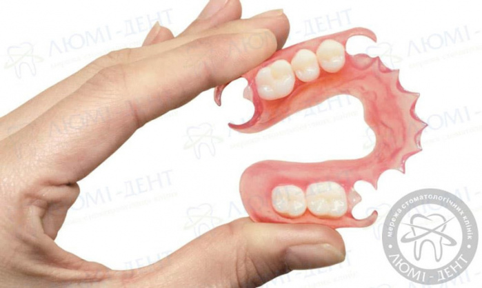 акриловые зубные протезы фото ЛюмиДент