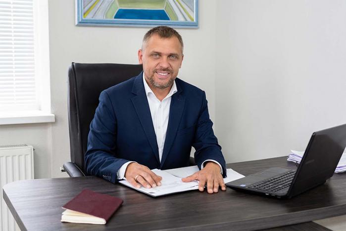 Директор стоматологічної клініки Люмі-Дент
