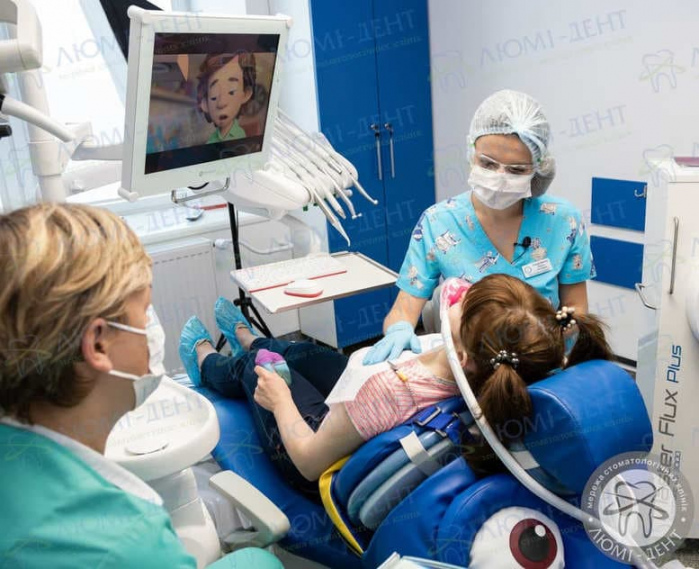 Лечение зубов во сне детям Киев фото Люми-Дент