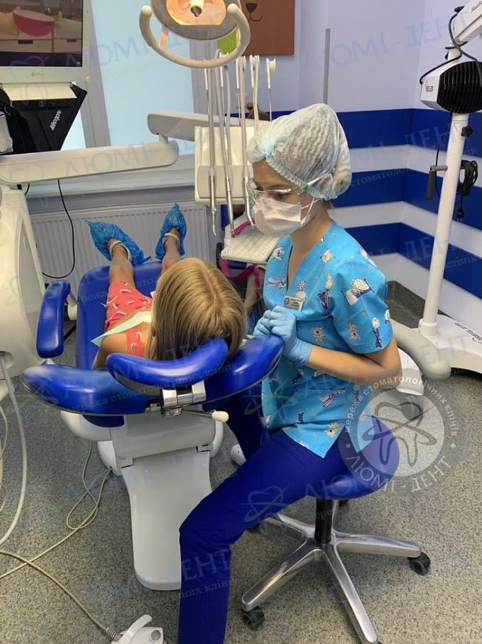 Дитячий стоматолог фото Люмі-Дент