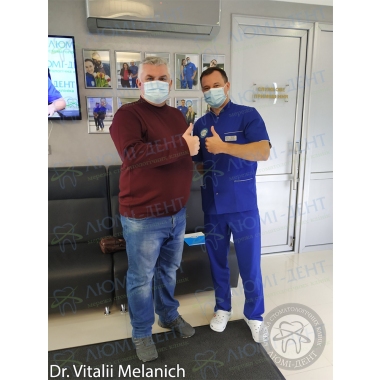 Меланич Виталий Александрович фото с врачом  стоматолог