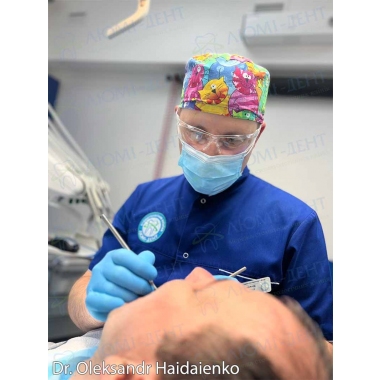 Фото работы доктора из пациентом Гайдаенко А. В. Люми-Дент Киев