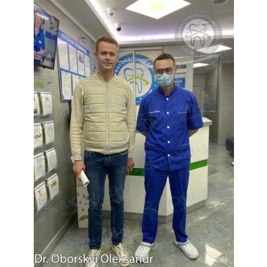 Фото с пациенткой после визита к доктору Оборскому Александру