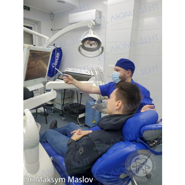 Маслов Максим Александрович стоматолог Киев Люми-Дент