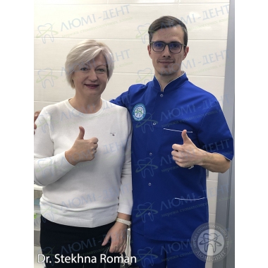 Хирург-имплантолог Стехна Роман Николаевич 