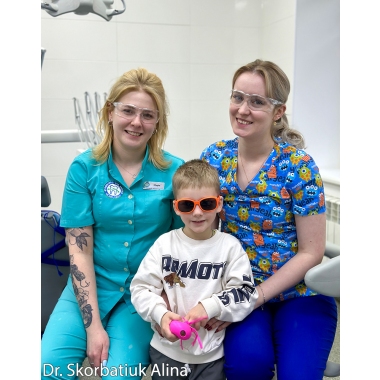 Фото с детским врачом Скорбатюк А.Н. ЛюмиДент