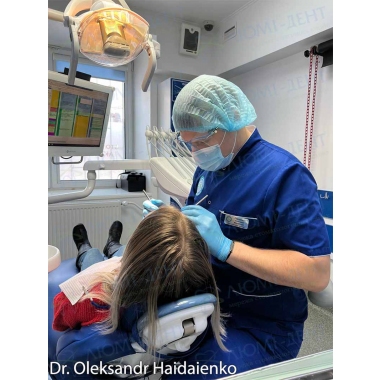 Фото работы доктора из пациентом Гайдаенко А. В. Люми-Дент Киев